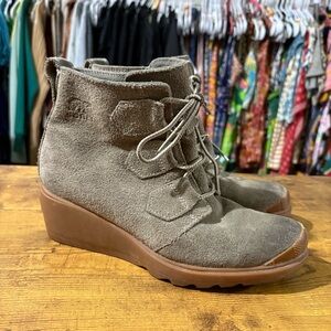 Sorel Toronto Wedge Boots Ankle Bootie Green/Brown Suede Lace Up Womens Size 6